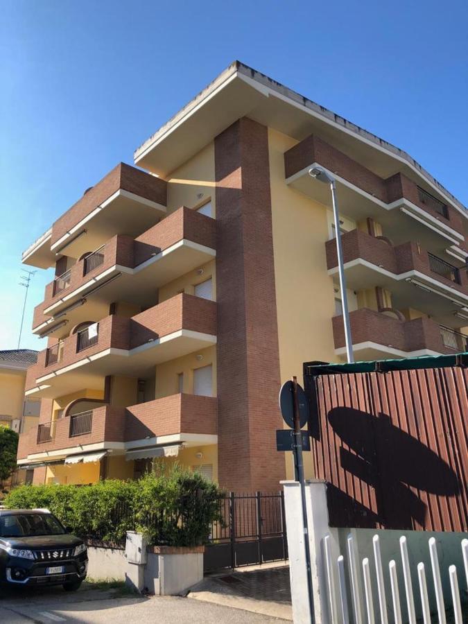 Appartamento Casa Vacanze 70M2 Альба-Адріатіка Екстер'єр фото